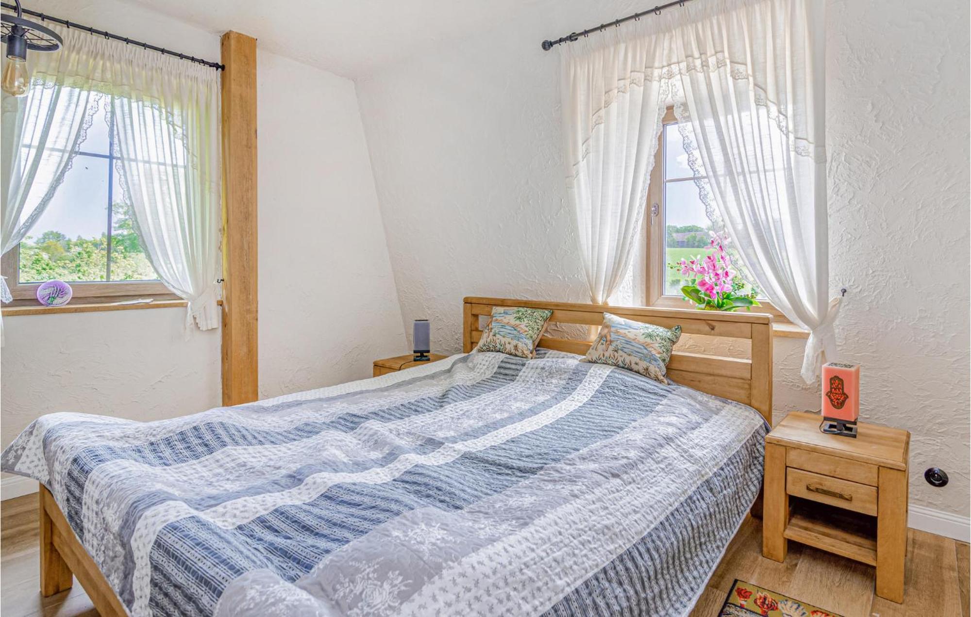 Amazing Home In Gniewino With Kitchen Esterno foto